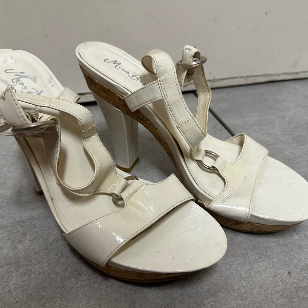 Miss Bison white heels size 10